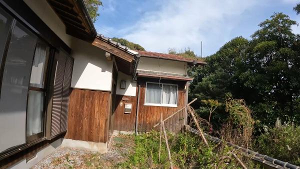 1970s wood house on a large plot in Yamaguchi