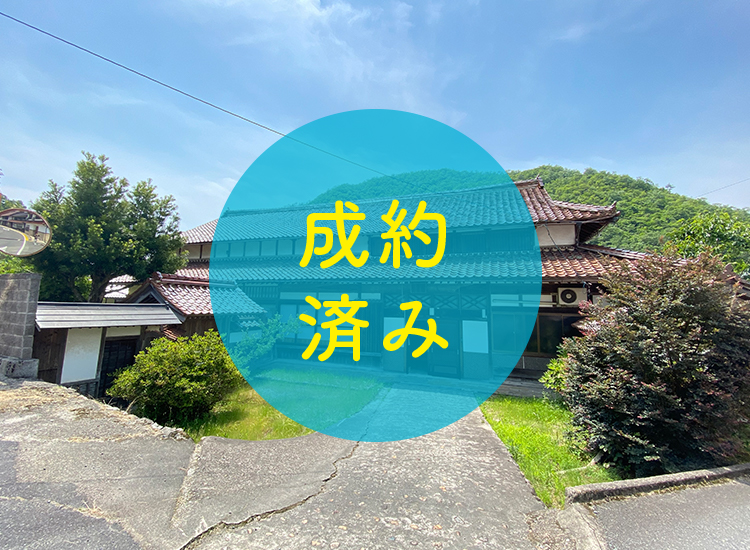 Wood house on a large plot in Shimane