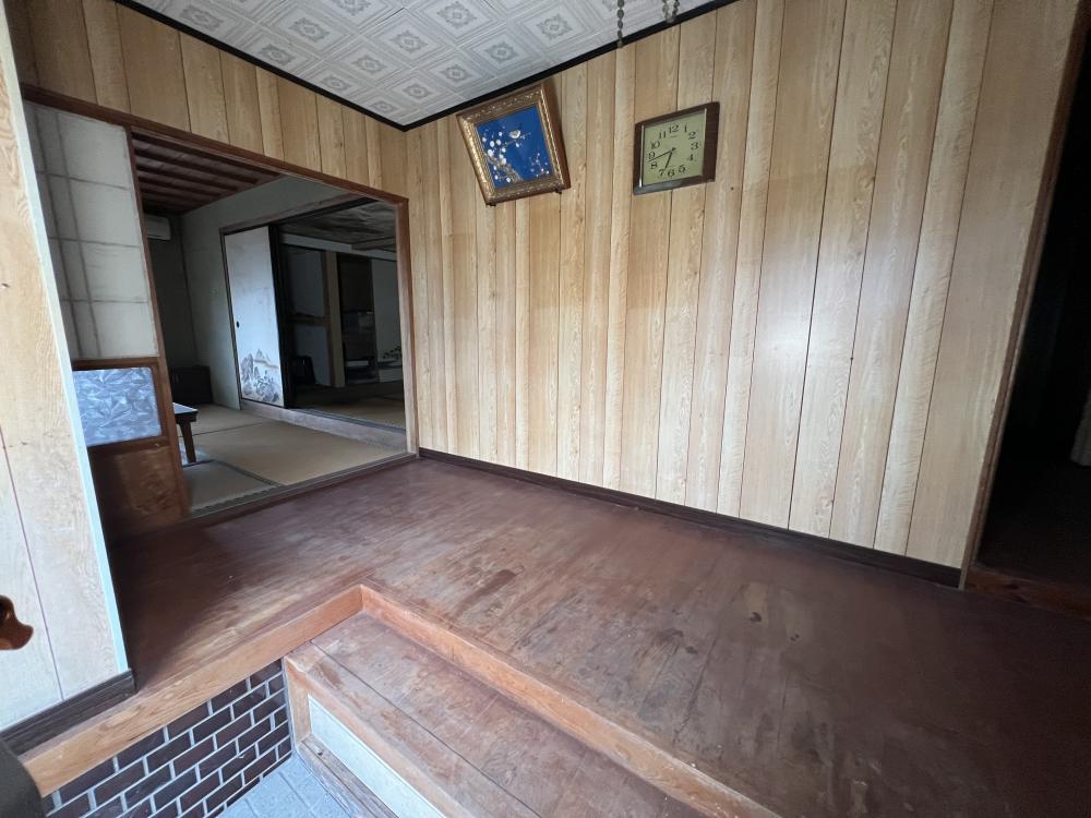 1960s wood house on a large plot in Kanoya, Kagoshima