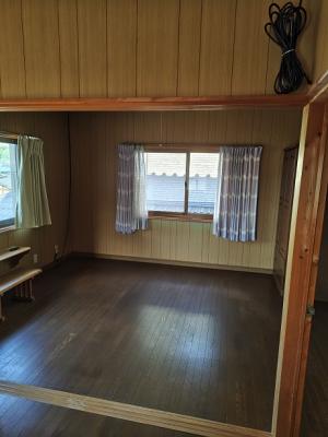 1990s wood house, 3-min walk to station, Ehime