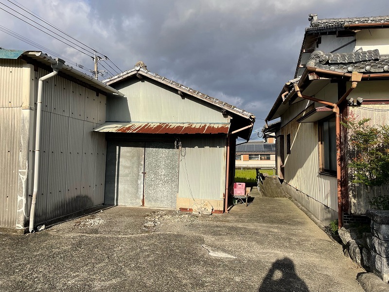 1960s wood house on a large plot in Saga