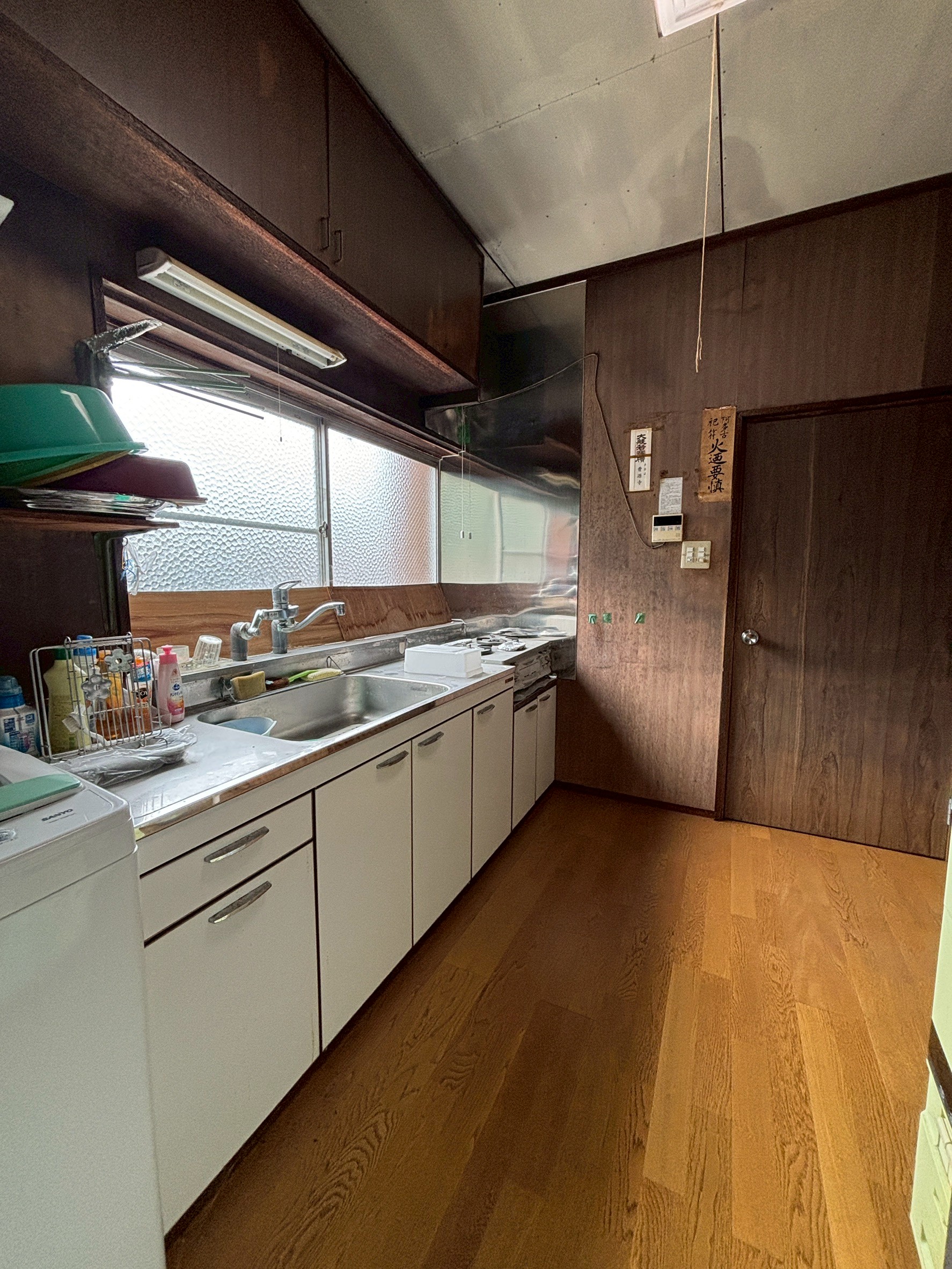1970s wood house, 11-min walk to station, Fukui