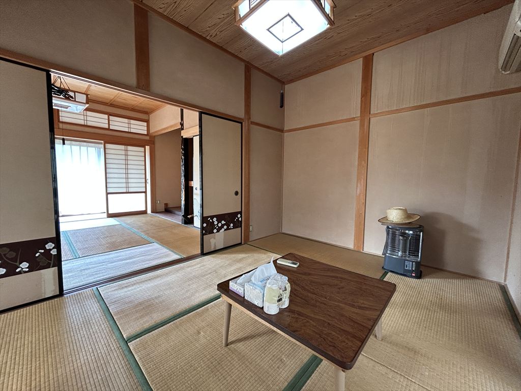 Wood house on a large plot in Mie