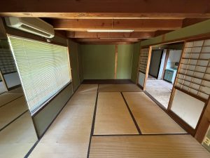 1980s wood house on a large plot in Fukuchiyama, Kyoto