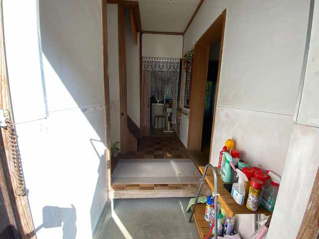 1970s concrete house in Shimane