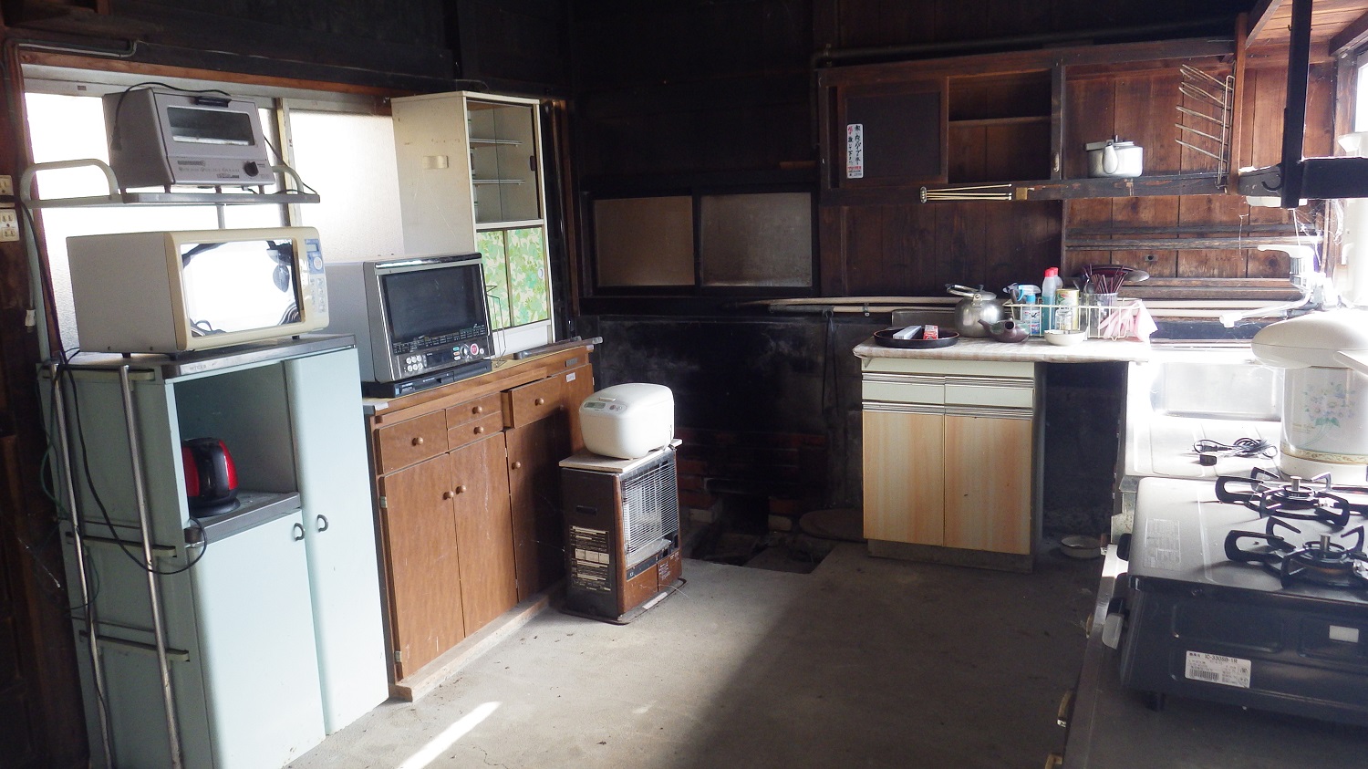 1950s wood house with storehouses in Shizuoka