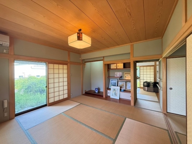 1990s wood house on a large plot in Hyogo