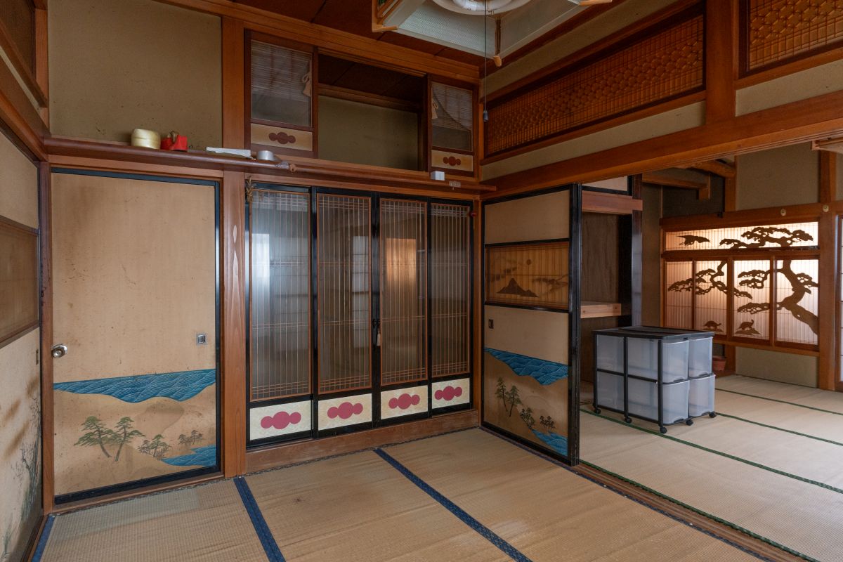 1980s wood house on a large plot in Yamagata