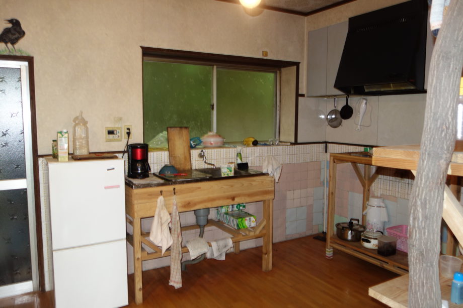 1970s wood house on a large plot in Nagasaki