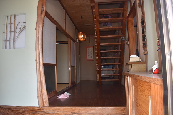 1970s wood house, 10-min walk to station, Tottori