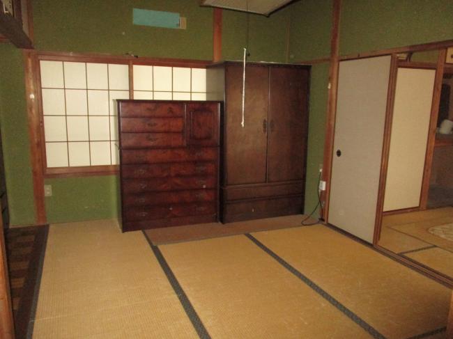 1970s wood house, 17-min walk to station, Okayama