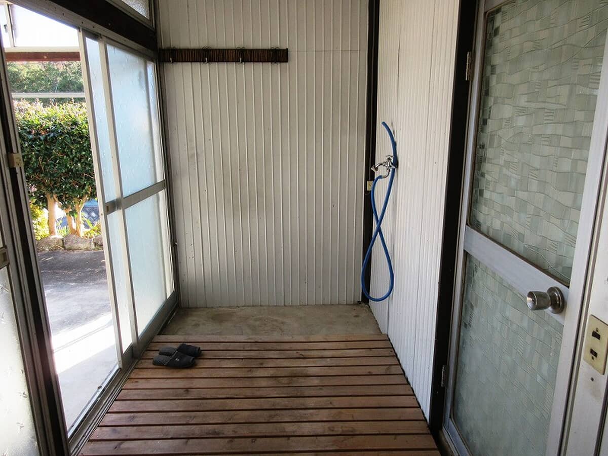 1970s wood house on a large plot in Hiroshima