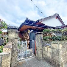 Wood house with storehouses in Yamaguchi