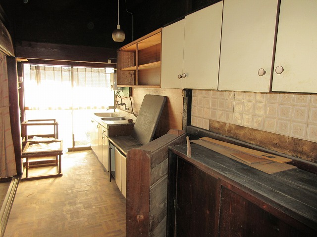 Historic farmhouse with storehouse and agricultural land, Toyohira