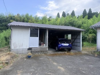 1960s wood house with outbuildings in Minamisatsuma, Kagoshima