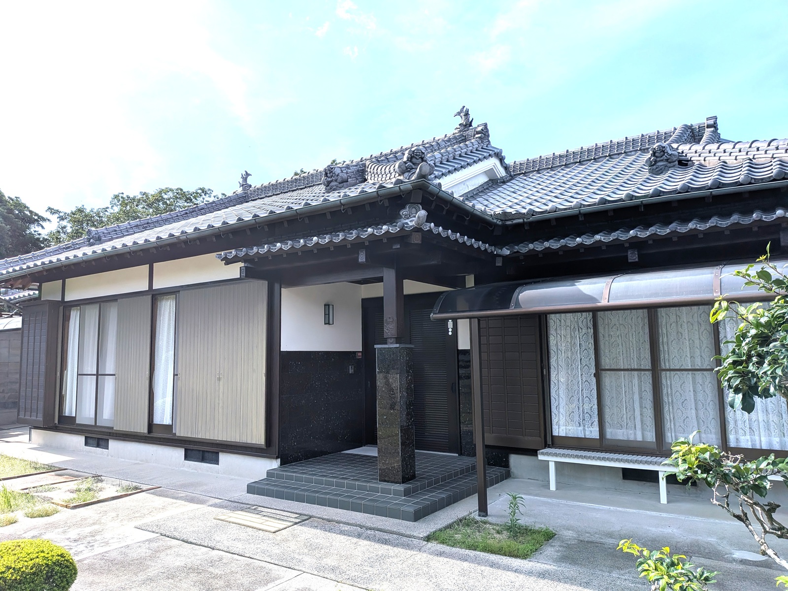 1990s wood house near the coast in Uchinoura, Kimotsuki