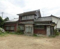 1960s wood house on a large plot in Niigata
