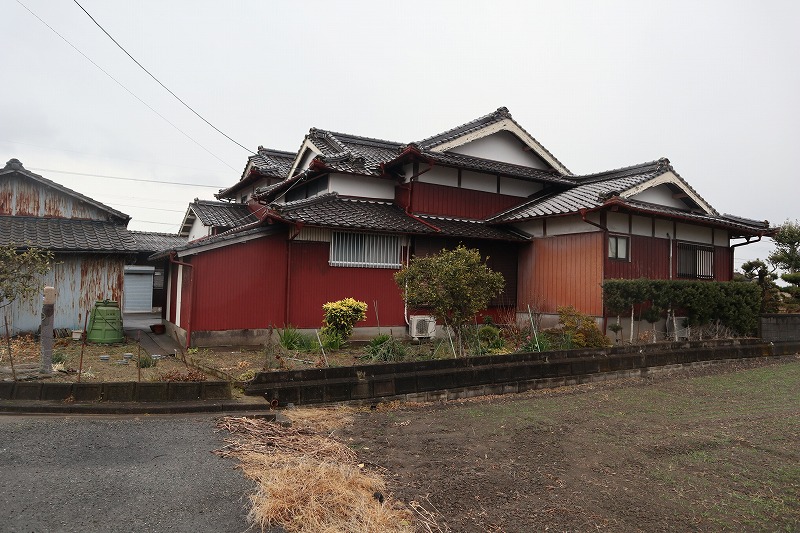 1950s wood house on a large plot in Saga