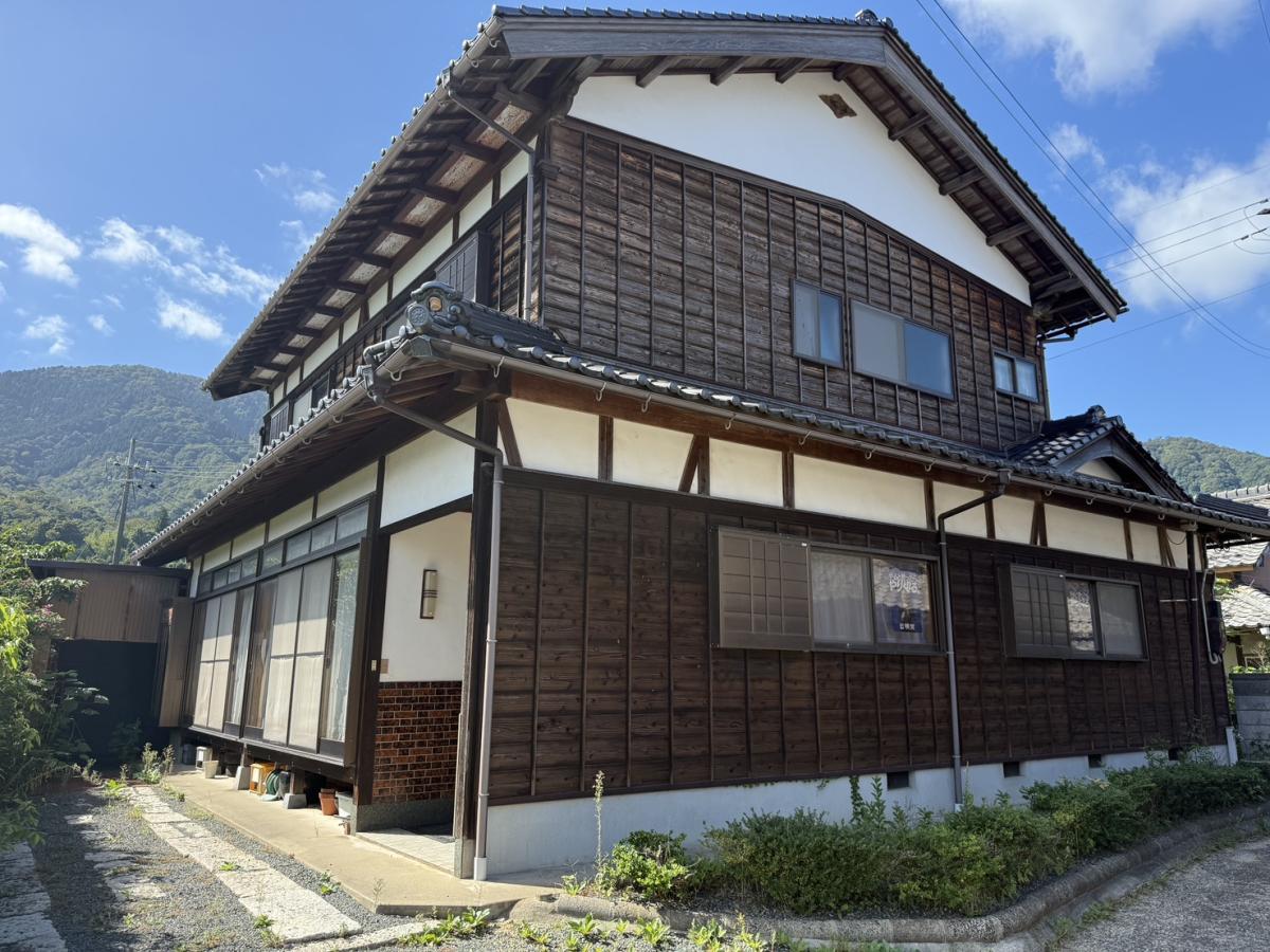 1980s wood house in Miyazu, Kyoto, farmland, approval needed
