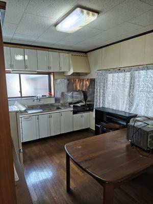 1990s wood house, 3-min walk to station, Ehime