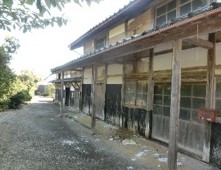 1930s wood house with storehouses in Niigata