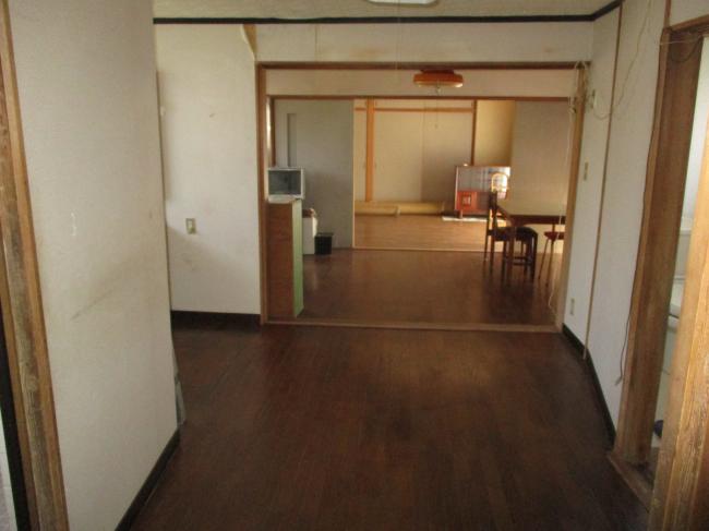 1970s wood house, 15-min walk to station, Okayama