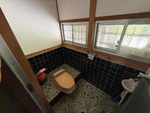1980s wood house on a large plot in Fukuchiyama, Kyoto