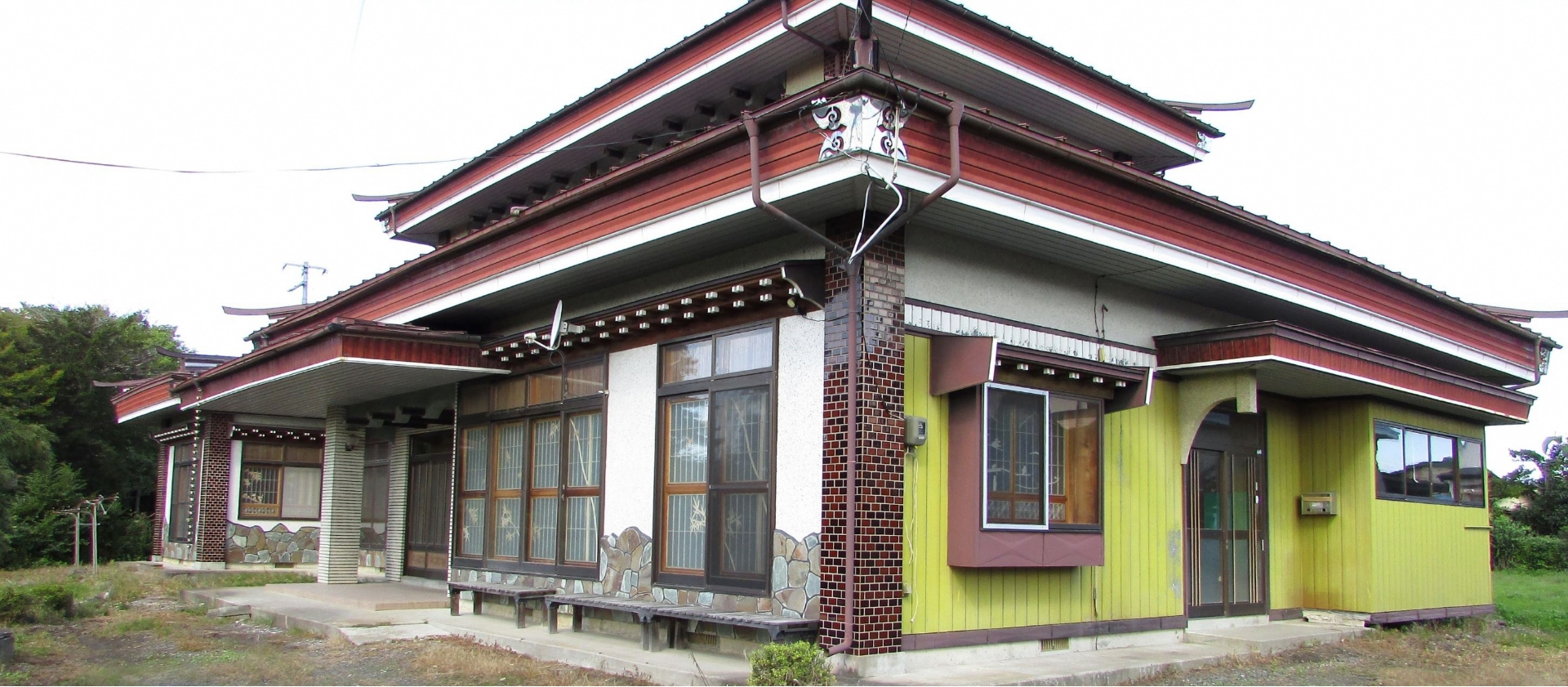 1970s wood house on a large plot in Aomori
