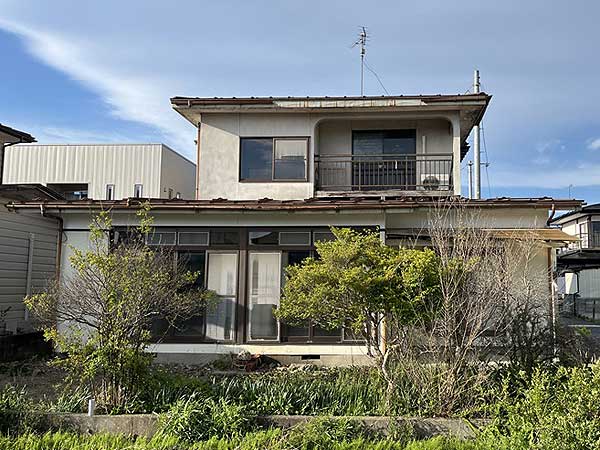 1970s wood house, 12-min walk to station, Iwate
