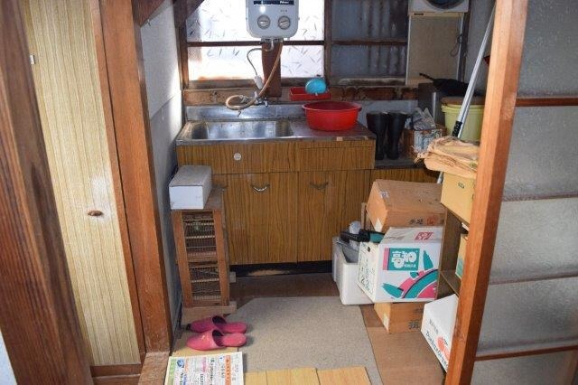 1980s wood house in Kochi