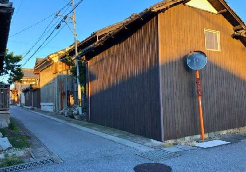 House with storehouses in Shiga