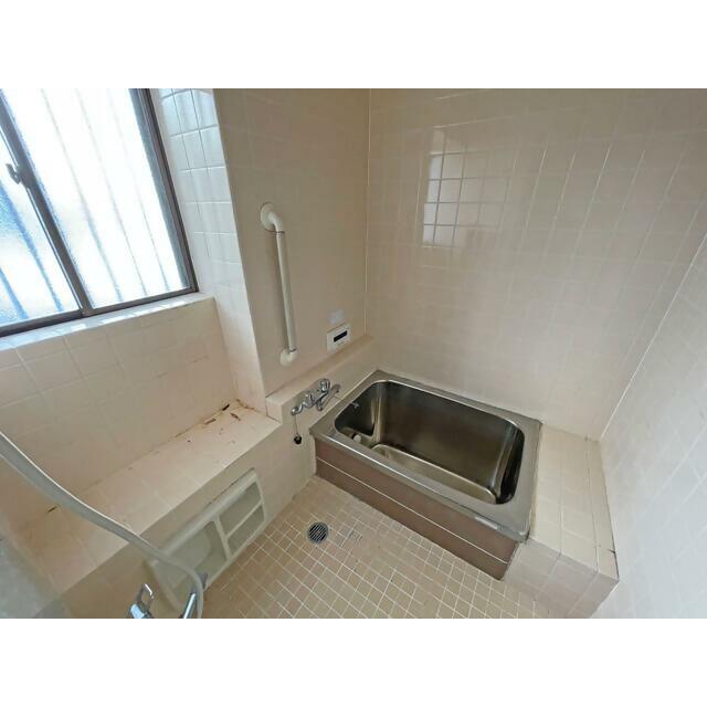 1980s wood house, 18-min walk to station, Mie