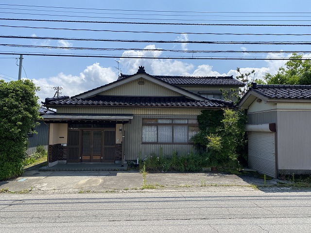 1980s wood house, 5-min walk to station, Toyama