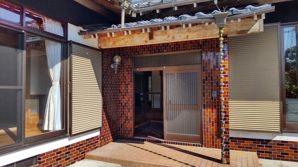 1980s wood house on a large plot in Miyazaki
