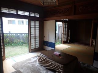 1980s concrete house, 15-min walk to station, Oita