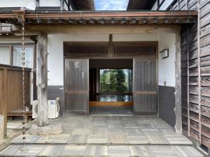 1980s wood house on a large plot in Niigata