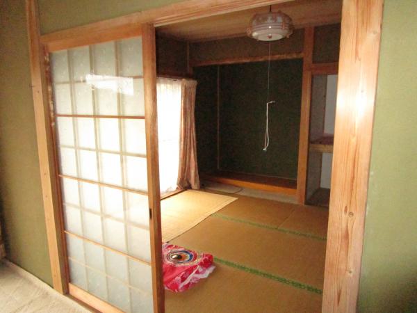 1960s wood house on a large plot in Oita