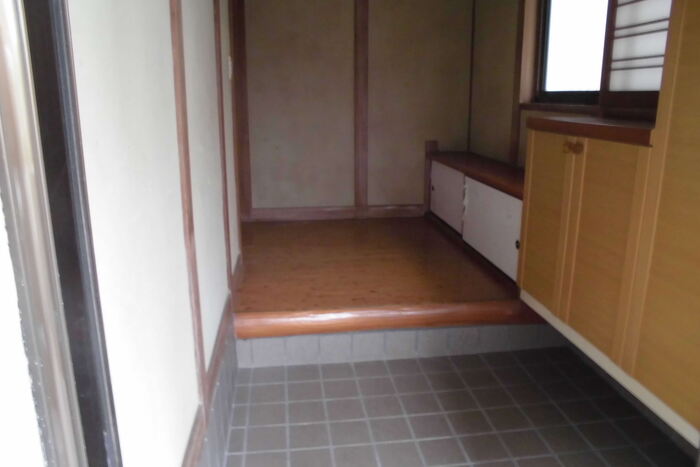 1990s wood house, 3-min walk to station, Kagawa