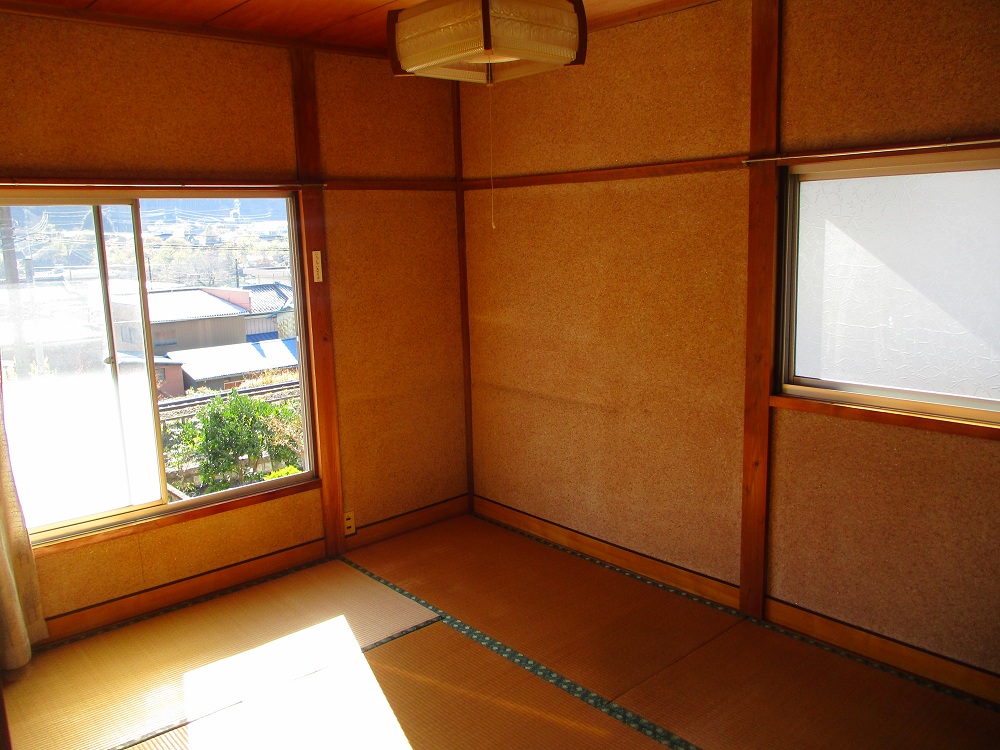1970s wood house, 7-min walk to station, Gunma