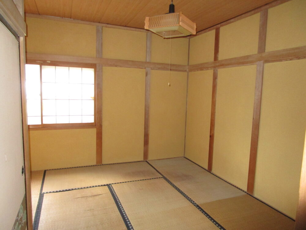 1980s wood house with outbuildings in Iwate