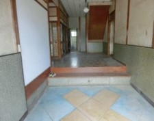 1960s wood house on a large plot in Niigata