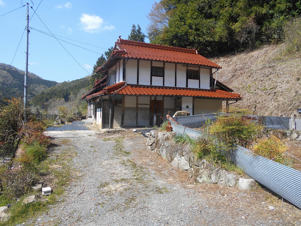 1980s wood house on a large plot in Yamaguchi