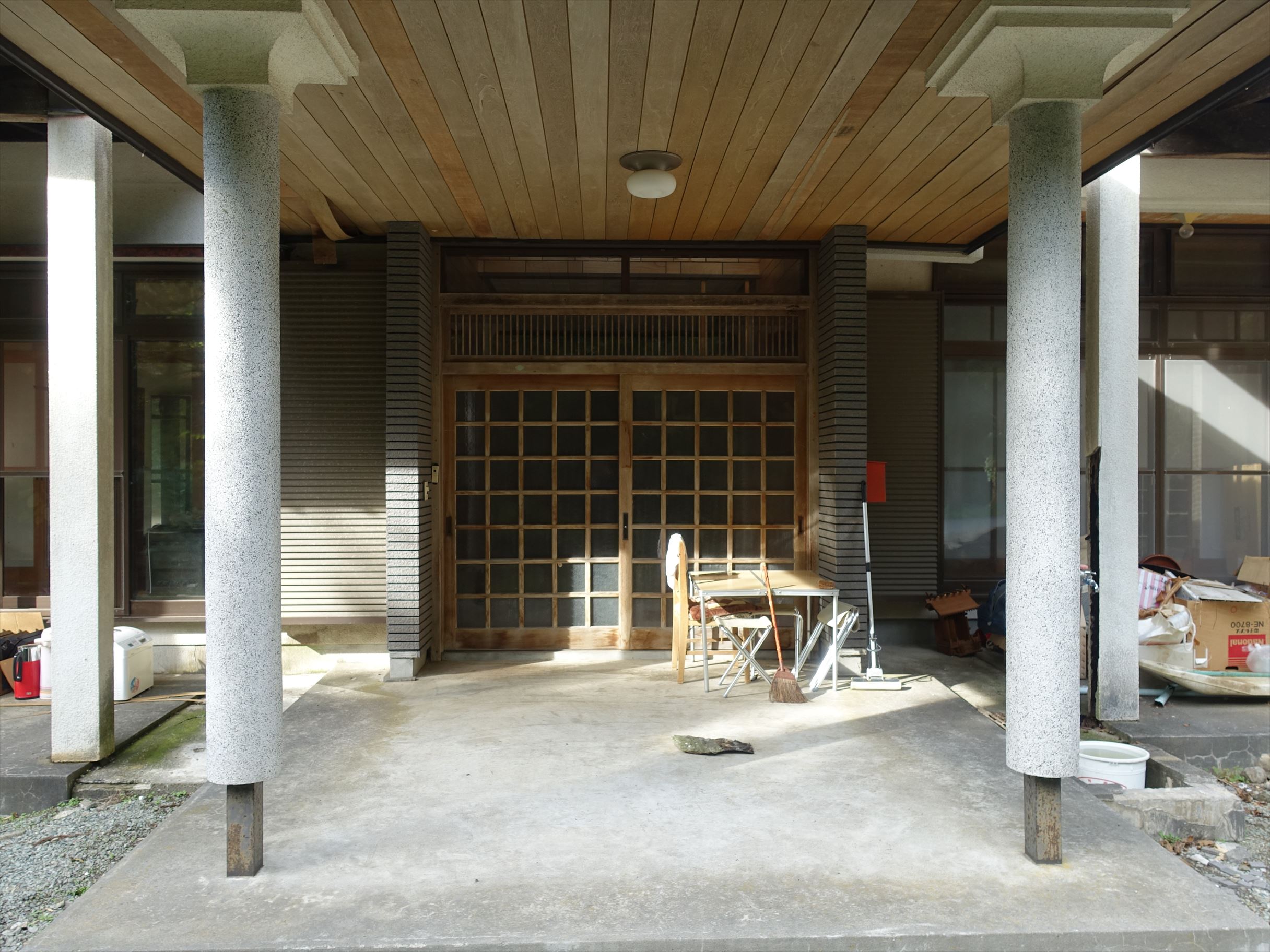 1980s wood house on a large plot in Akita
