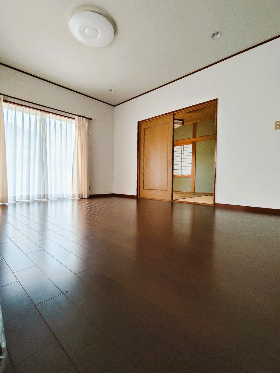 Ainan Town Takahata - Residential Property - 5SLDK - 4,900,000 yen - Two-building package with spacious 5SLDK + single-story residence