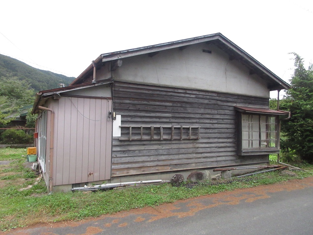 1960s wood house, 16-min walk to station, Iwate