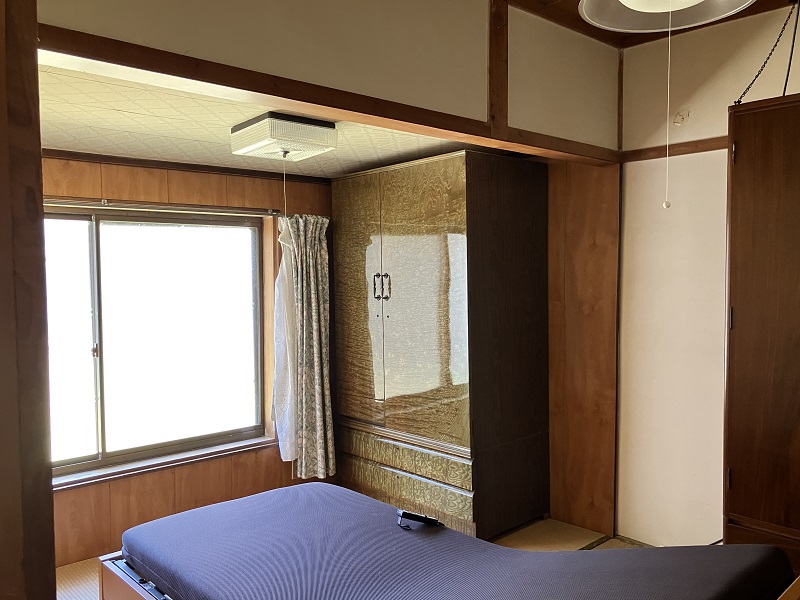 1960s wood house, 11-min walk to station, Tottori
