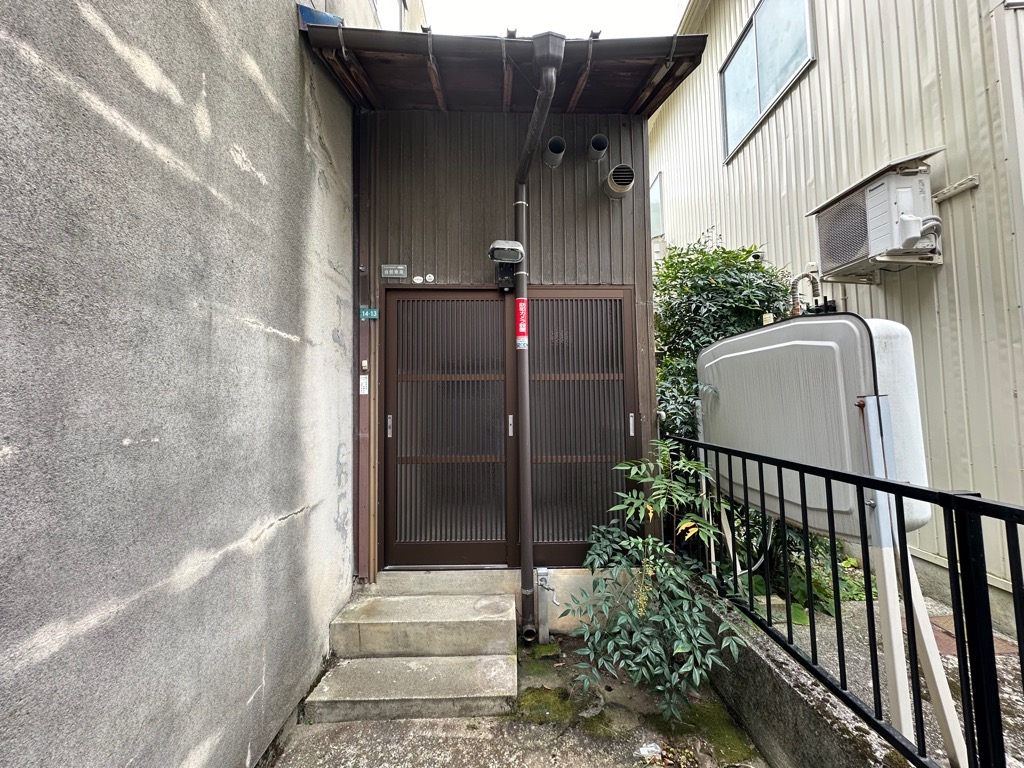 1970s concrete house, 2-min walk to station, Toyama