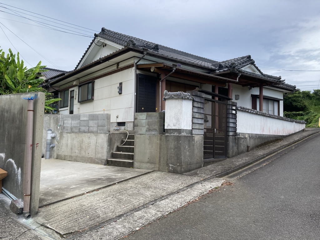 1980s wood house in Okawa, Akune, farmland, approval needed