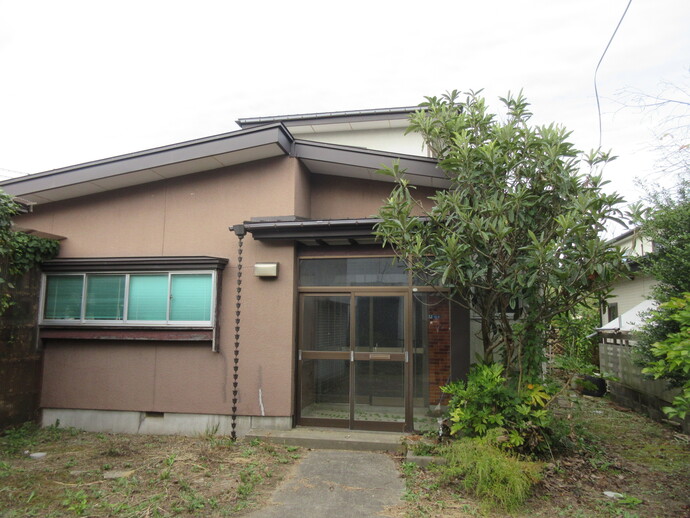 1970s wood house, 7-min walk to station, Akita