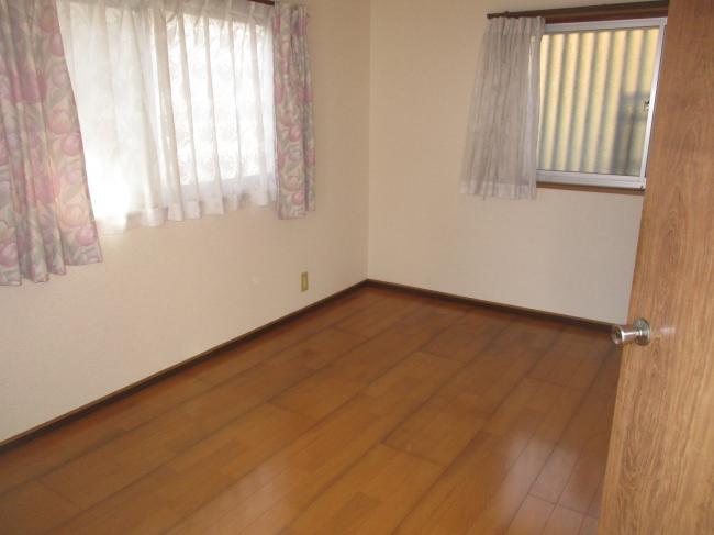 1970s wood house, 17-min walk to station, Okayama